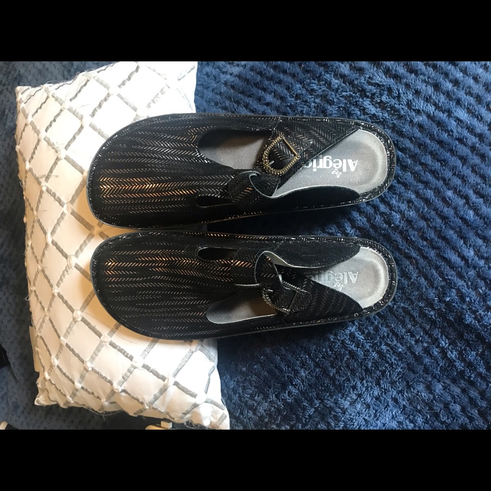 Alegria Clogs